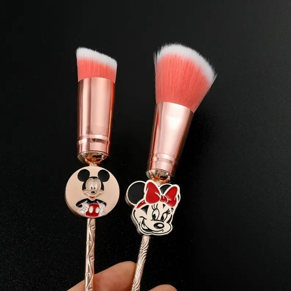 Disney Mickey and Friends Makeup Brush Set - Picture 6 of 8